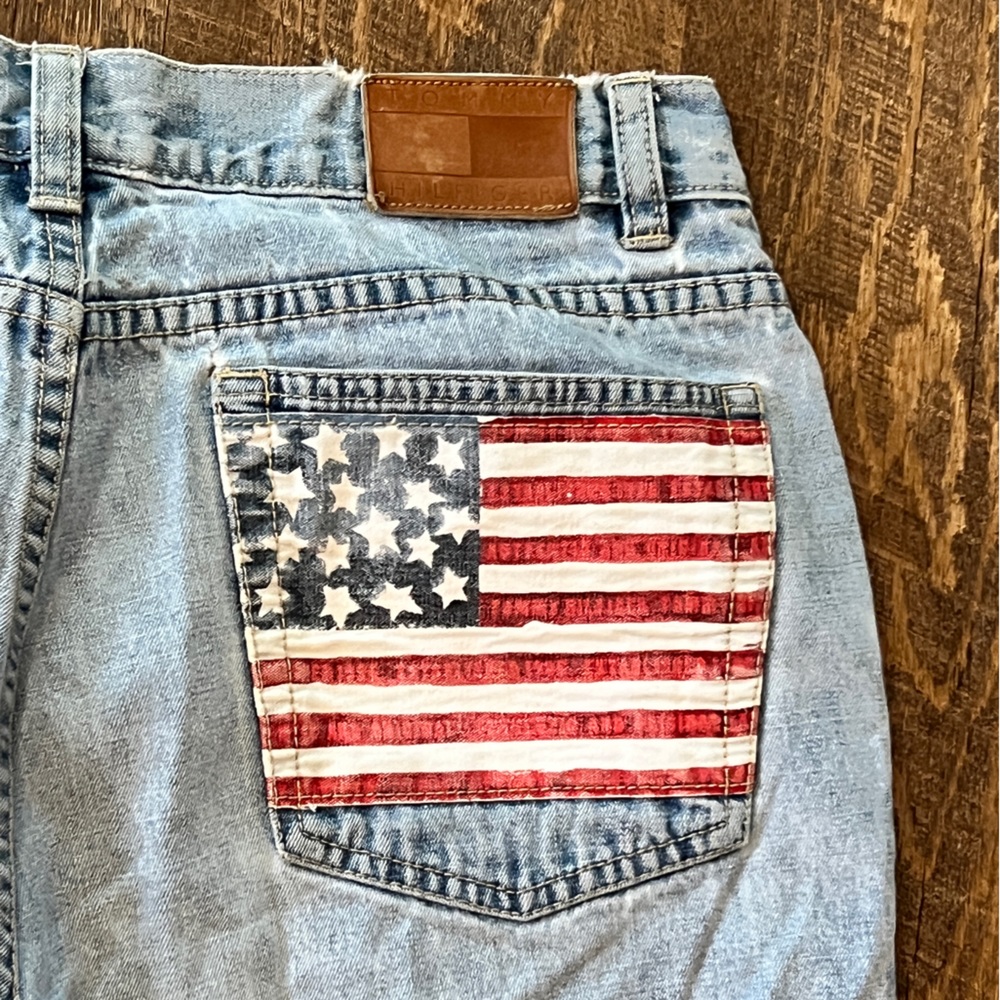 VINTAGE TOMMY HILFIGER JEANS - WOMEN'S LIGHT WASH AMERICAN FLAG POCKET - SIZE 10